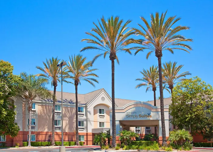 Cheap hotel: Sonesta Simply Suites Orange County Airport