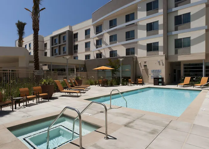 3 star hotel: Courtyard By Marriott Santa Ana Orange County